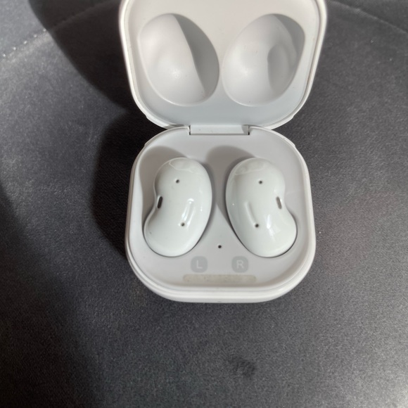 Samsung andriod Galaxy Buds - Picture 2 of 2